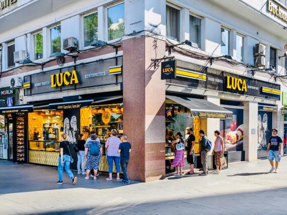 Lanțul Luca reduce cu 20% prețul covrigului, sub 2 lei