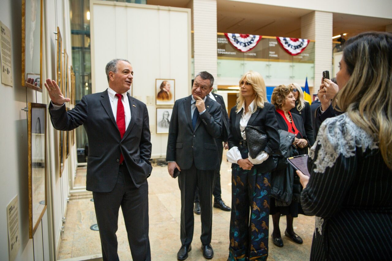 20-de-ani-de-american-spaces-in-romania.-ambasada-sua-la-bucuresti-inaugureaza-expozitia-founders-museum