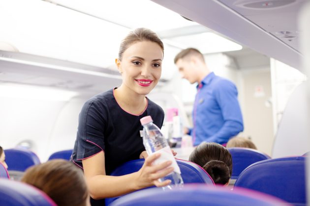 Wizz Air introduce trucul de telefon pentru a primi mâncarea înaintea tuturor