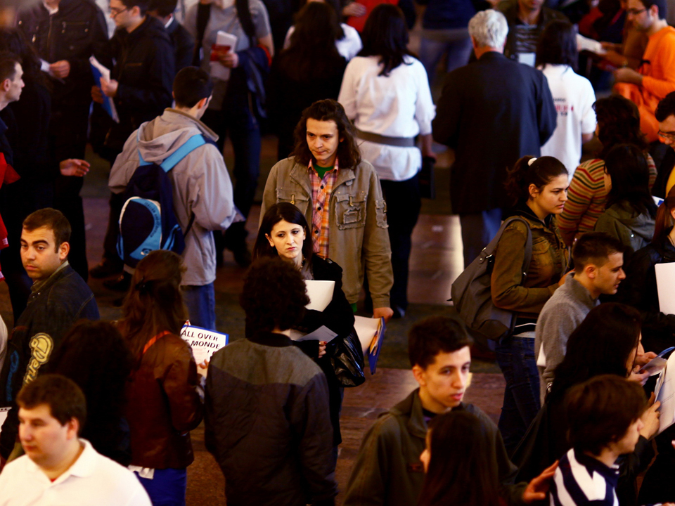 Peste 12.000 de locuri de muncă pentru seniori în primele trei luni ale anului