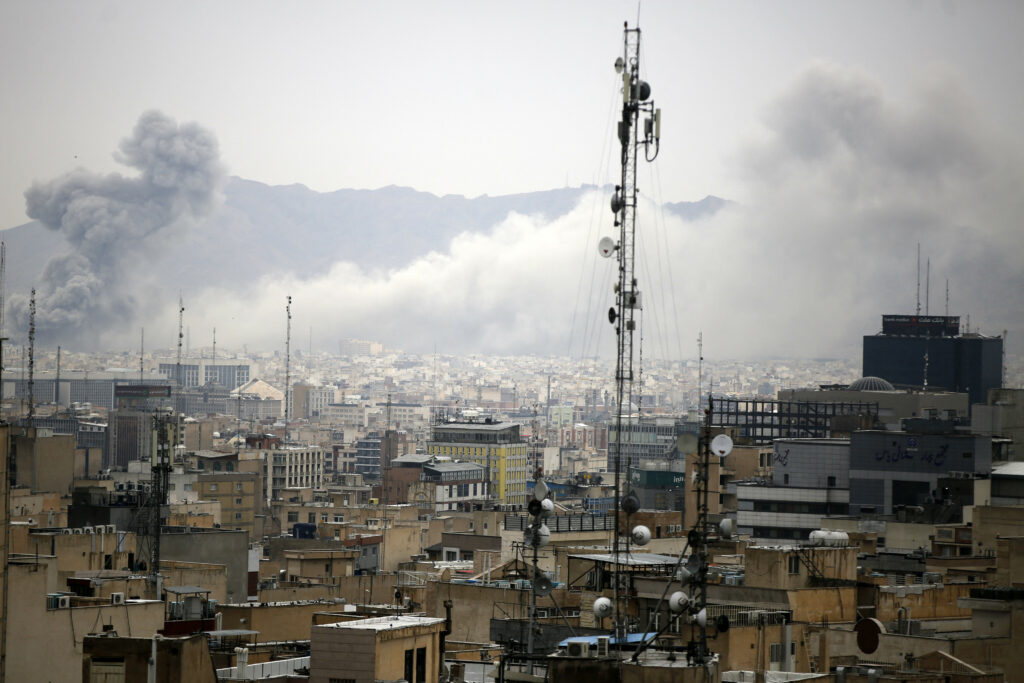 Război în Orientul Mijlociu ziua 27: comandantul marinei din Teheran ucis