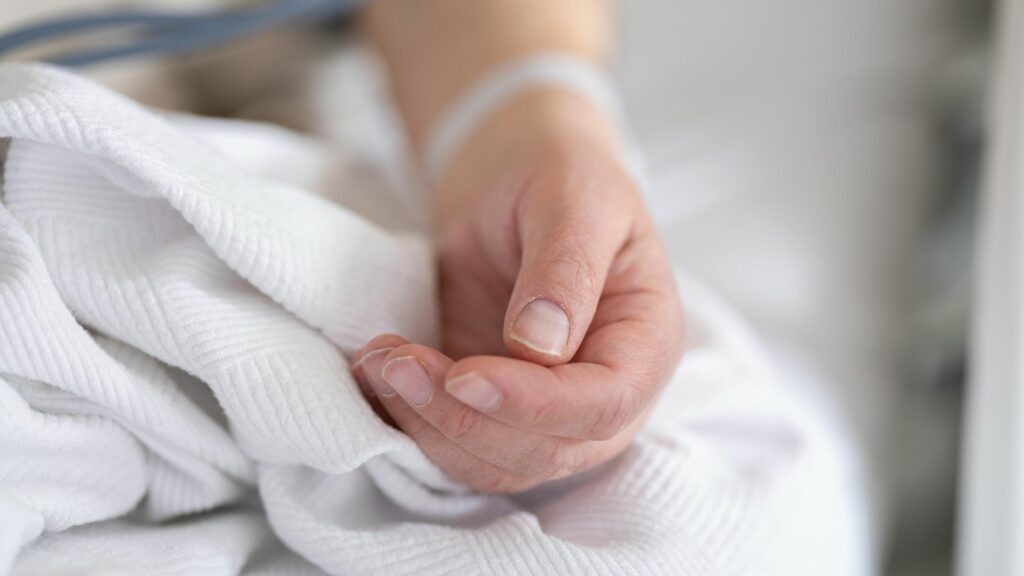 Tânără paralizată după un viol în grup a murit prin eutanasie