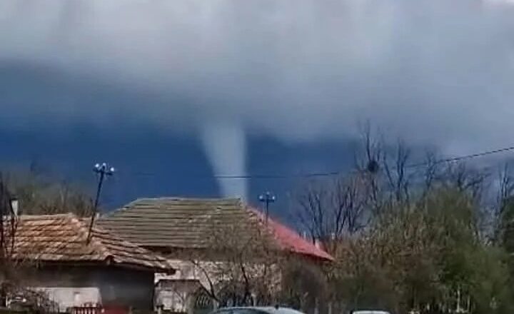 a-fost-sau-nu-tornada-in-teleorman?-meteorologii-fac-lumina-in-cea-mai-aprinsa-controversa-a-momentului