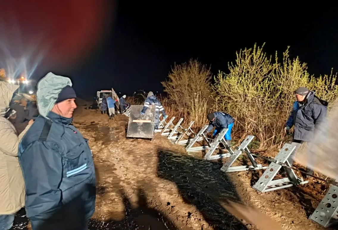 viitura-pe-raul-putna:-diguri-mobile-si-saci-de-nisip-la-mircesti