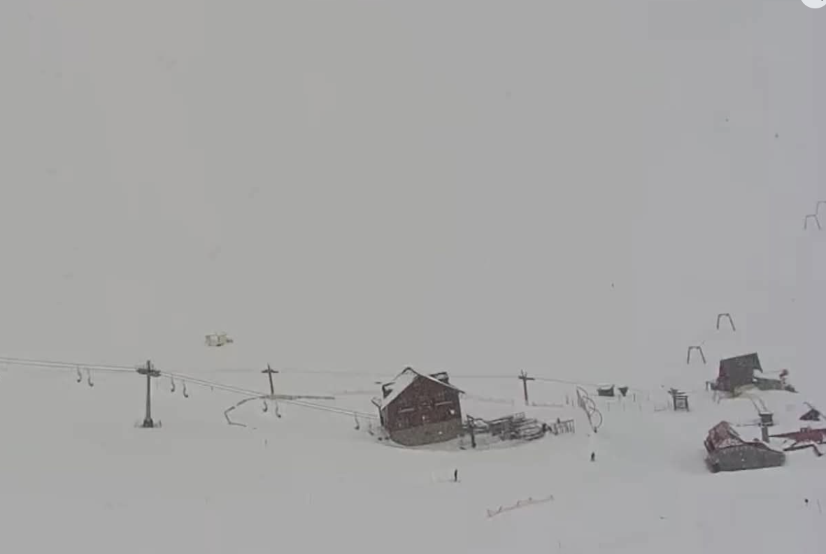 autoritatile-sinaia-anunta-record-de-zapada-la-cota-2.000-pentru-luna-martie