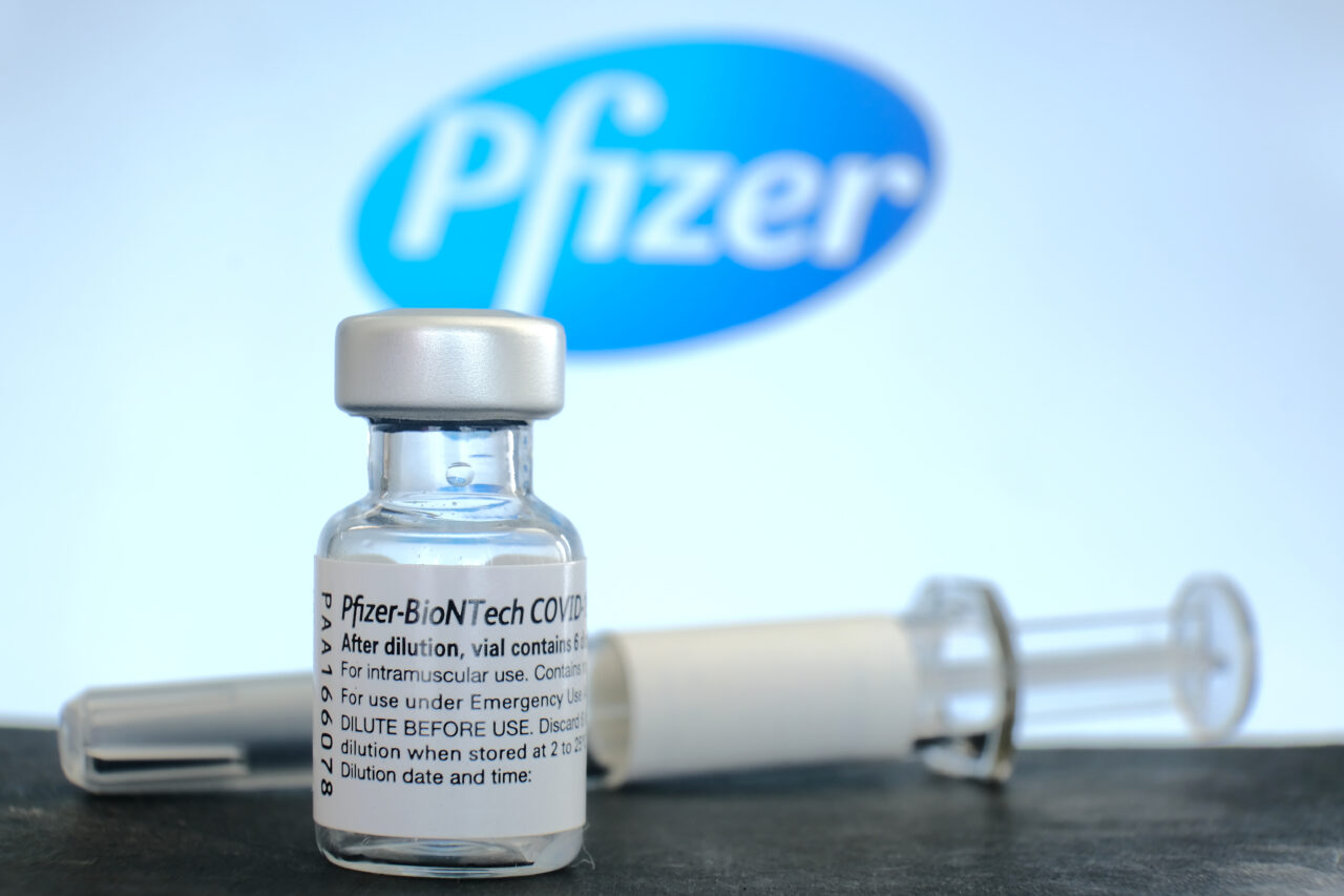 România pierde procesul cu Pfizer și plătește 600 de milioane euro pentru 28 milioane doze