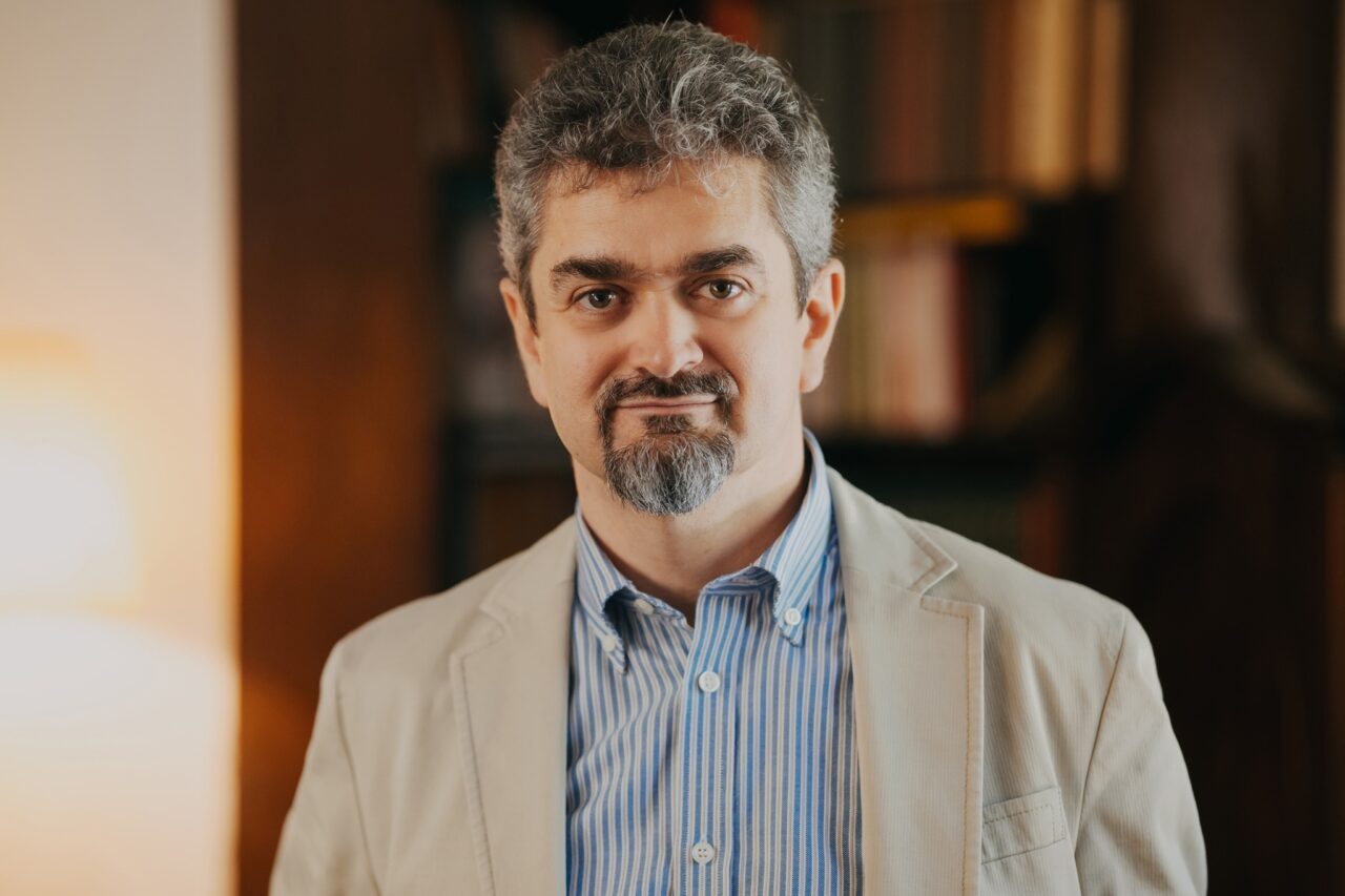 paleologu:-il-mai-tineti-minte-pe-imbecilul-care-spunea-ca-furtul-coifului-a-fost-pretul-integrarii-noastre-in-schengen?-e-in-continuare-presedintele-comisiei-pentru-cultura.-la-cine-se-refera-paleologu