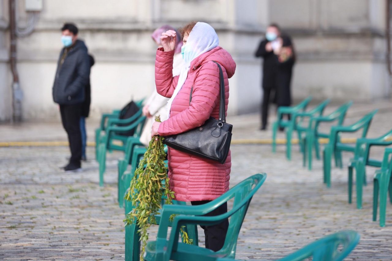 tot-mai-multi-credinciosi-se-intorc-de-florii-la-finic,-planta-originala-de-pe-vremea-intrarii-lui-iisus-in-ierusalim.-cum-s-a-ajuns-la-salcie