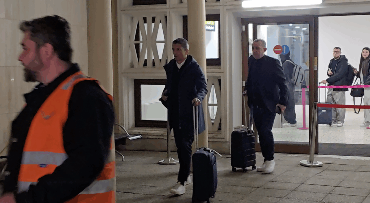 primele-imagini-cu-razvan-lucescu,-care-a-ajuns-in-tara-si-se-indreapta-spre-spitalul-unde-este-internat-mircea-lucescu.-este-o-situatie-grea