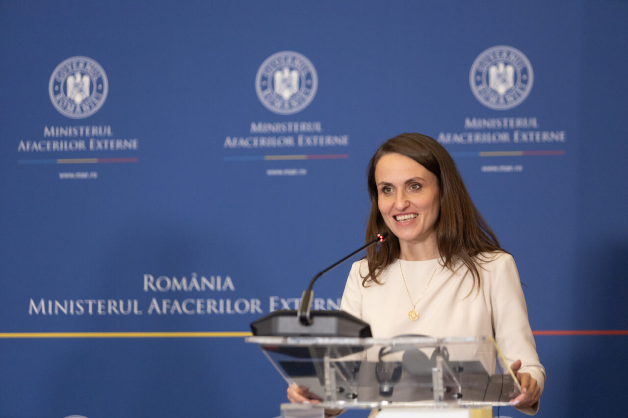 USR acuză că Oana Țoiu repară deteriorări din 20 de ani cu 5 milioane lei
