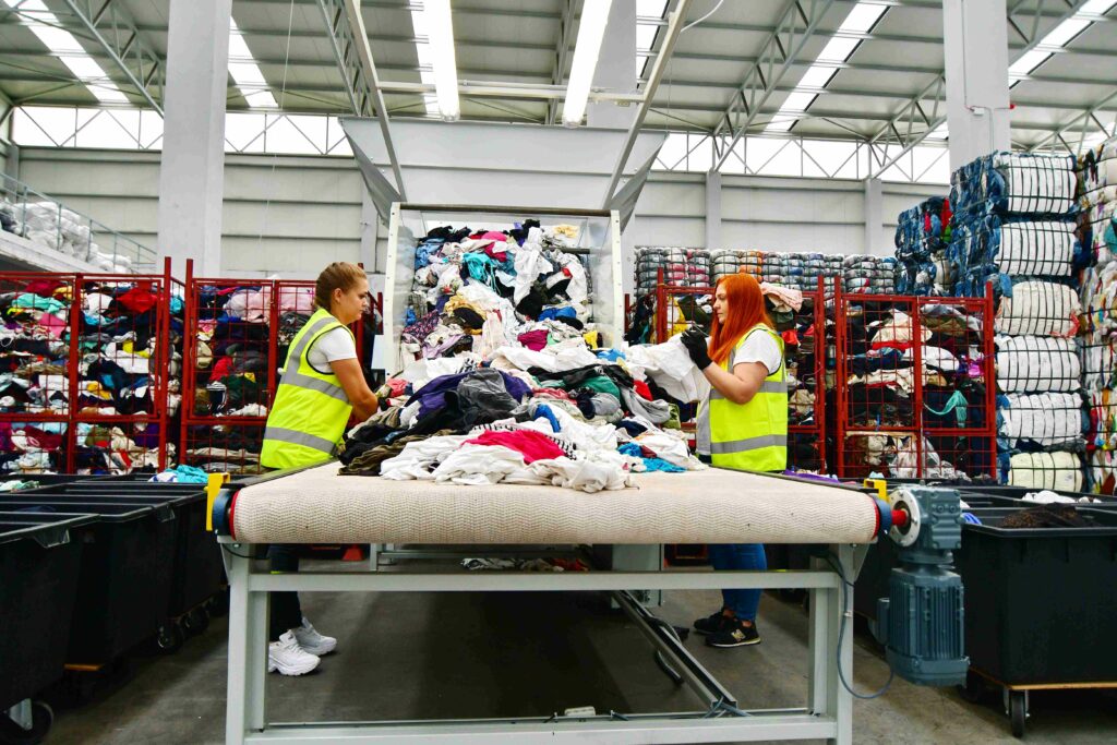 Ministrul Mediului avertizează asupra riscului de reducere a magazinele second-hand din cauza noilor cerințe ale OUG