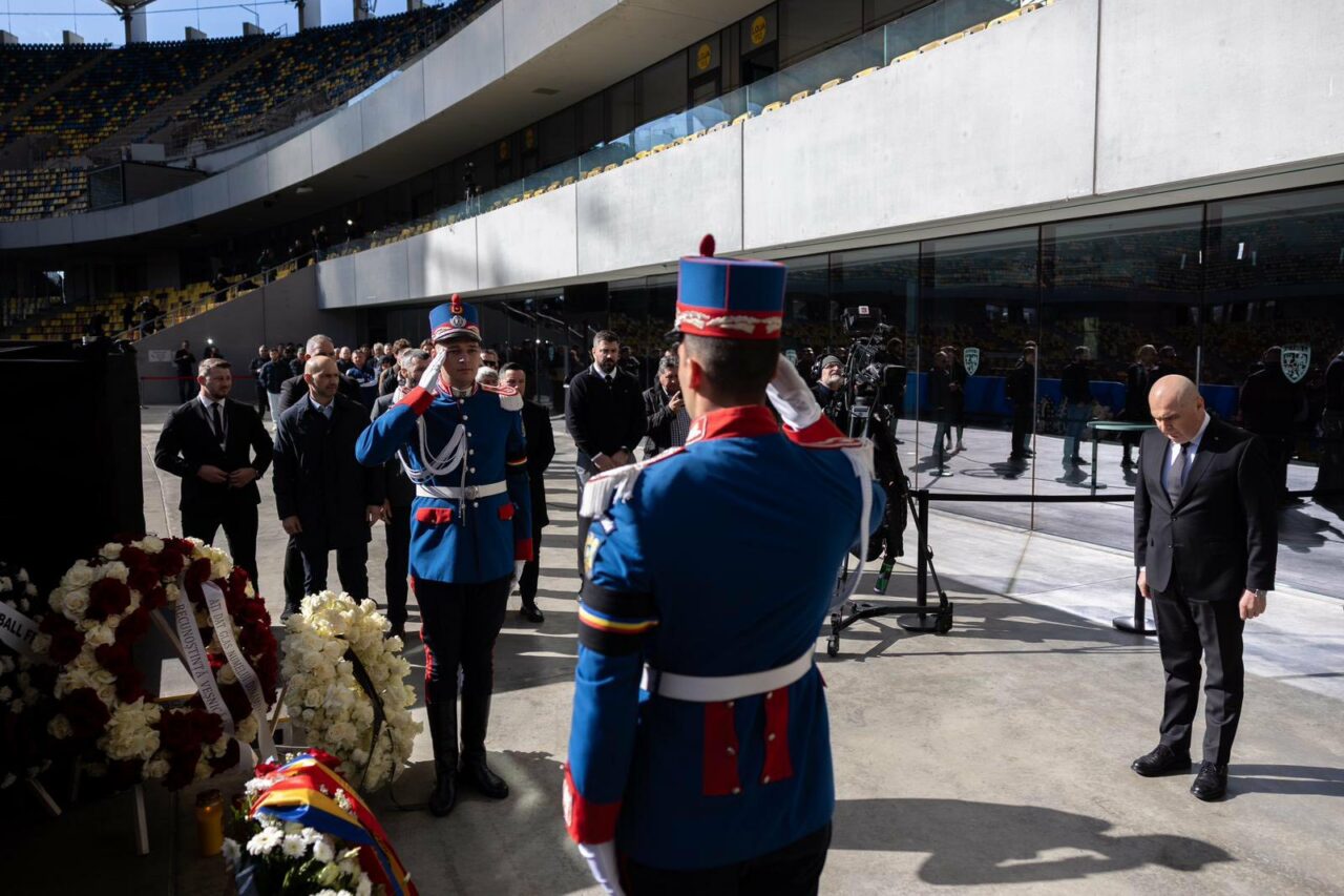 ilie-bolojan,-mesaj-emotionant-dupa-prezenta-pe-arena-nationala-la-catafalcul-lui-mircea-lucescu.-ce-a-scris-premierul