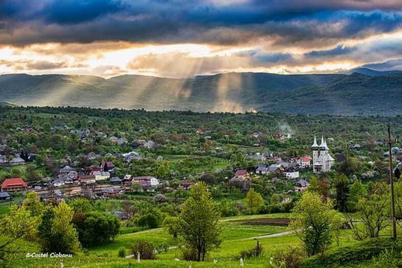 satul-din-romania-care-a-renascut-din-dorul-de-acasa.-cum-au-schimbat-diaspora-si-turistii-straini-fata-unui-loc-uitat-de-lume