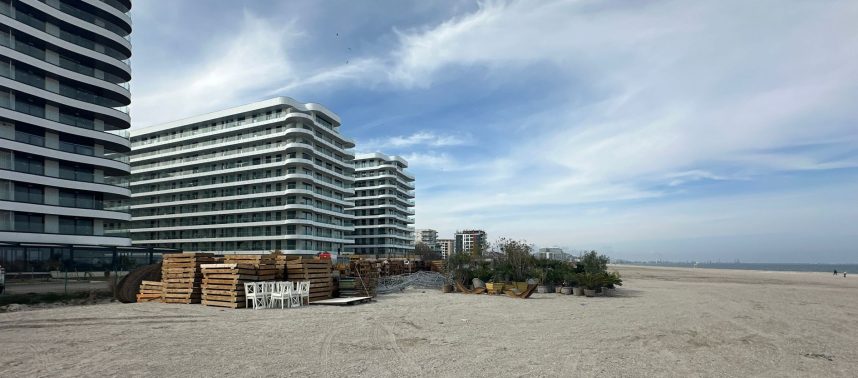 Apele Române au amendat o firmă pentru amenajarea ilegală a plajei din Năvodari