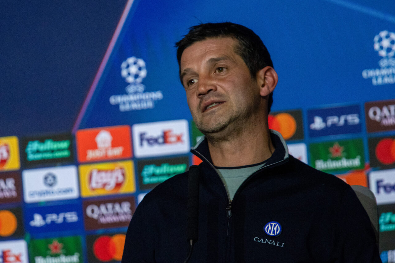 chivu-castiga-pe-terenul-revelatiei-como-si-se-duce-la-9-puncte-de-napoli.-aroganta-antrenorului-roman-pentru-conte-si-allegri:-zic-si-eu-ca-ei