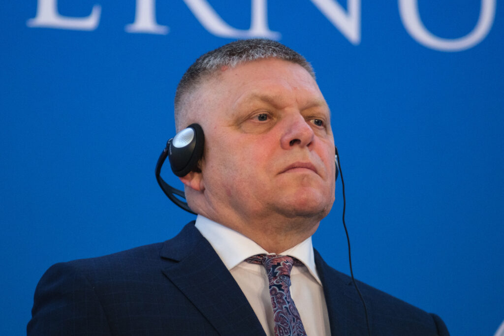 Fico a transmis mesaje lui Magyar și Orbán în zorii zilei de luni