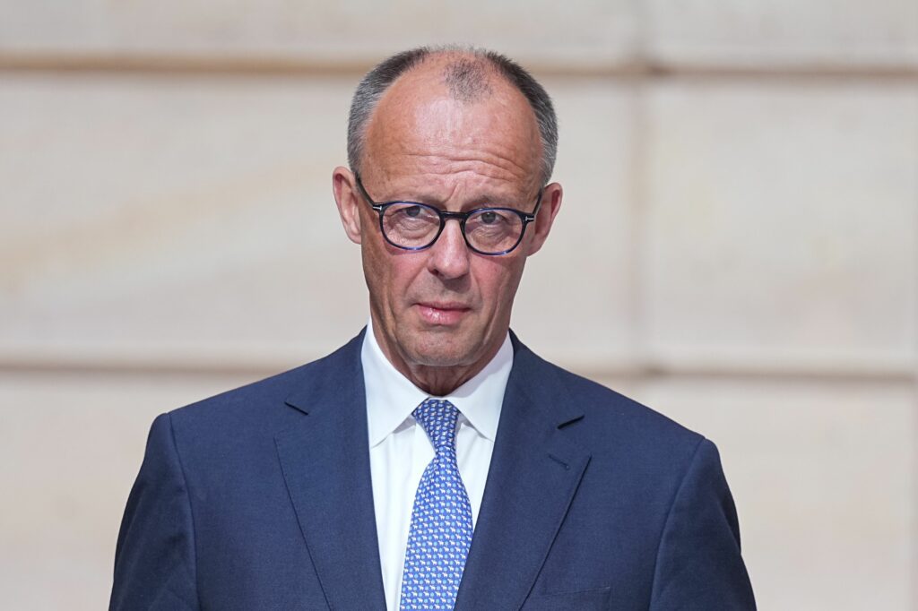 Germania reduce temporar taxele pe carburanți și acordă bonusuri neimpozabile de până la 1.000 euro pentru angajați