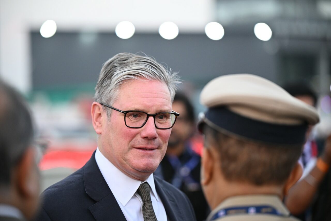 keir-starmer:-marea-britanie-nu-va-sustine-blocada-stramtorii-ormuz