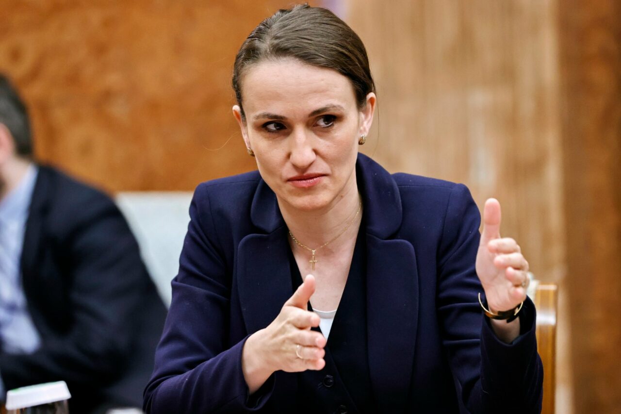 oana-toiu-a-felicitat-o-pe-viitoarea-ministra-de-externe-din-ungaria-pentru-victoria-de-la-parlamentare:-i-am-adresat-invitatia-de-a-vizita-romania