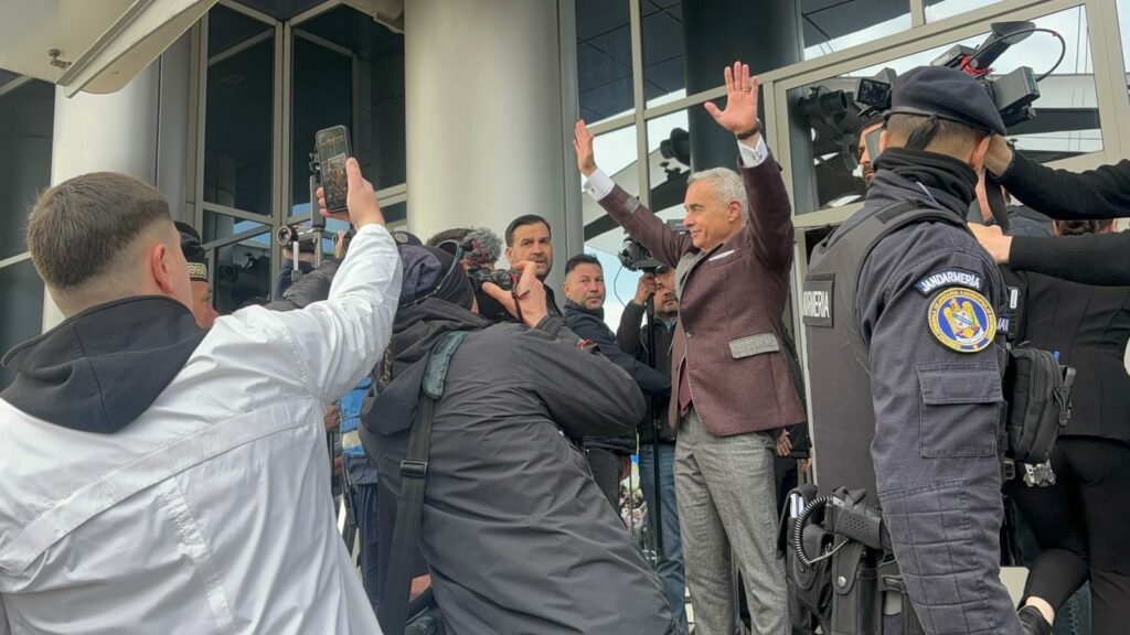 Călin Georgescu despre guvern: de găini speriate care încearcă să zbure