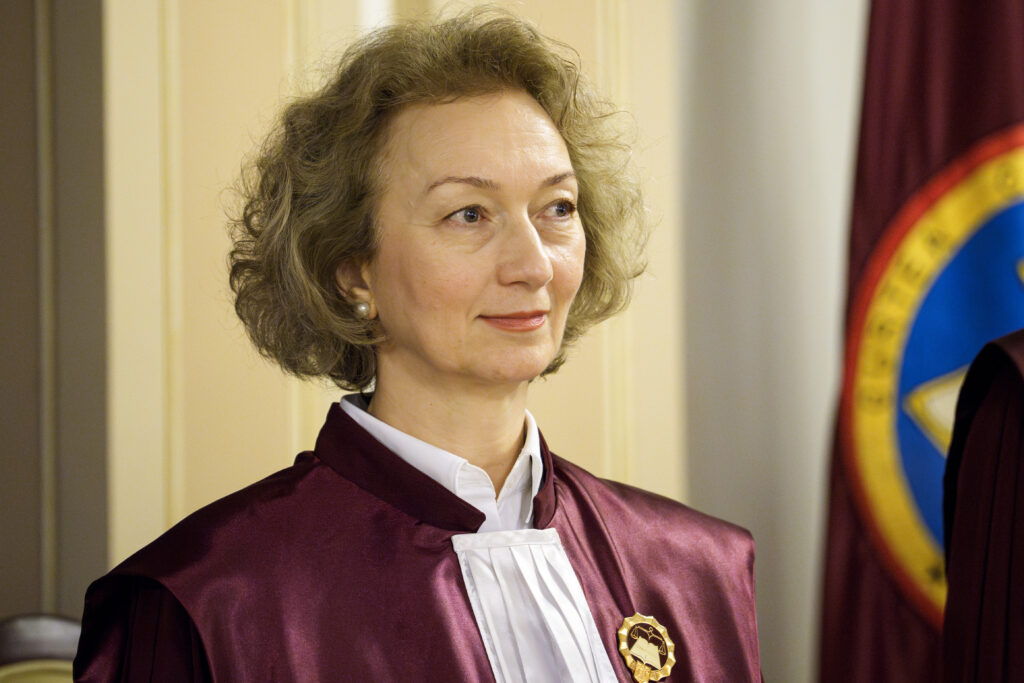 CCR părăsește sala, explică judecătorul Simina Tănăsescu