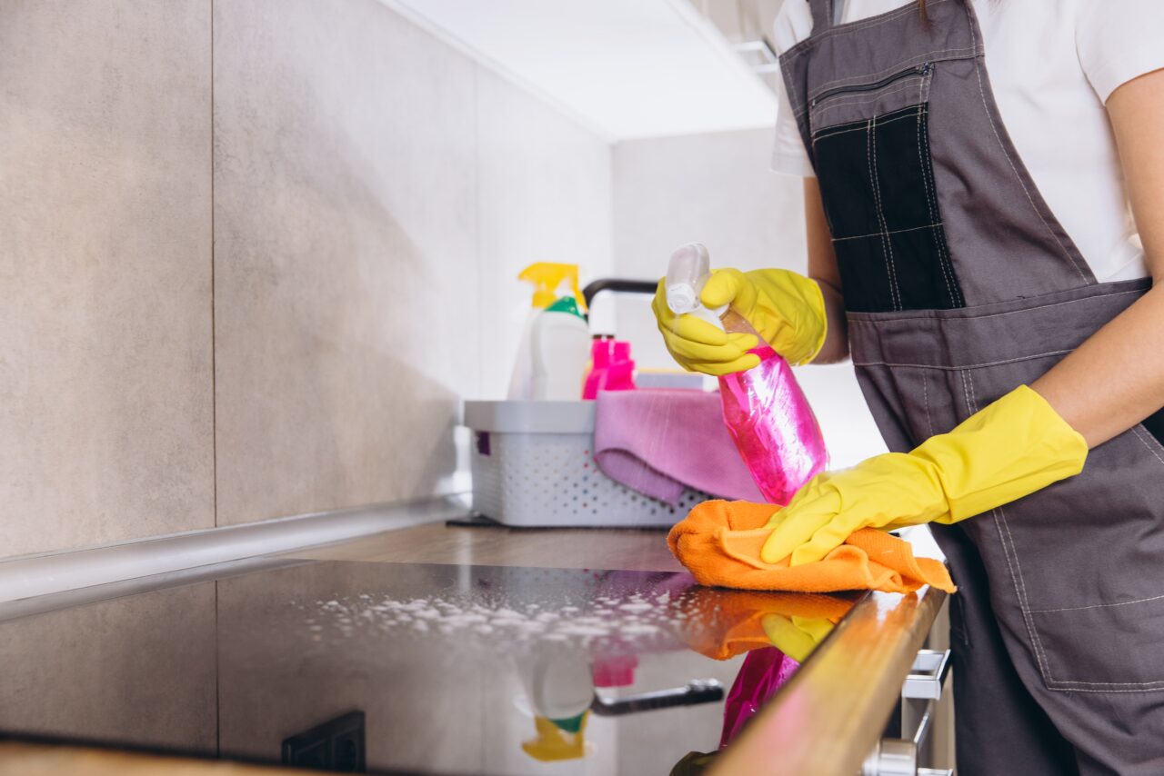 Psihologii afirmă că persoanele care fac tot timpul curățenie simt frică și ingrijorare