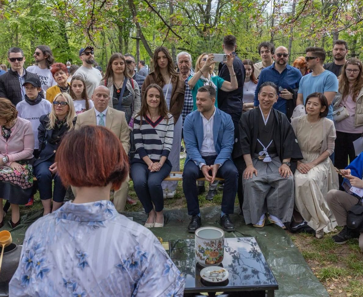 Oana Țoiu și Ciprian Ciucu au luat ceai în Parcul Herăstrău cu pudră de matcha