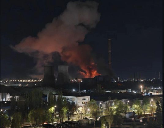 Incendiu la CET Vest București, ard 30 tone de ulei după explozie