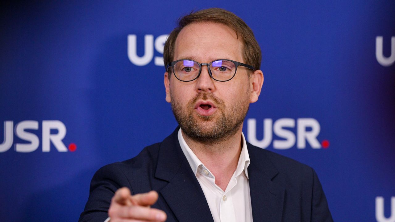 dominic-fritz-sustine-ca-nu-exista-niciun-motiv-ca-ilie-bolojan-sa-demisioneze:-usr-va-ramane-alaturi-de-premierul-in-functie-in-aceasta-lupta