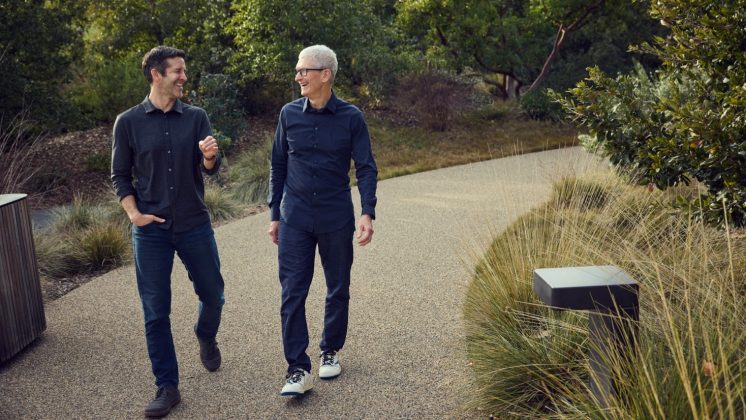 Apple anunță schimbare de CEO; Tim Cook va fi înlocuit de John Ternus
