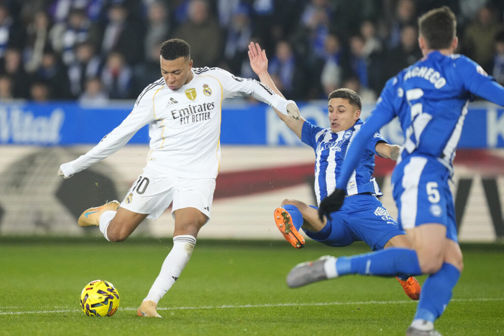 real-madrid,-victorie-cu-alaves,-dar-ramane-la-sase-puncte-in-spatele-barcelonei