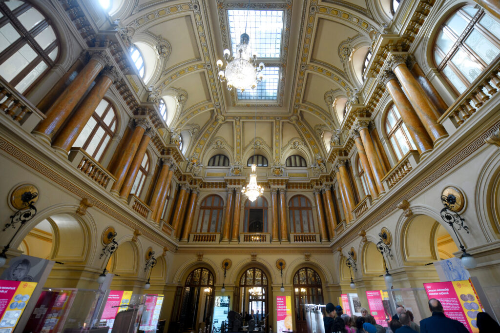 de-ziua-ei,-bnr-isi-deschide-portile-pentru-public-/-tururi-gratuite-intr-una-dintre-cele-mai-frumoase-cladiri-din-bucuresti