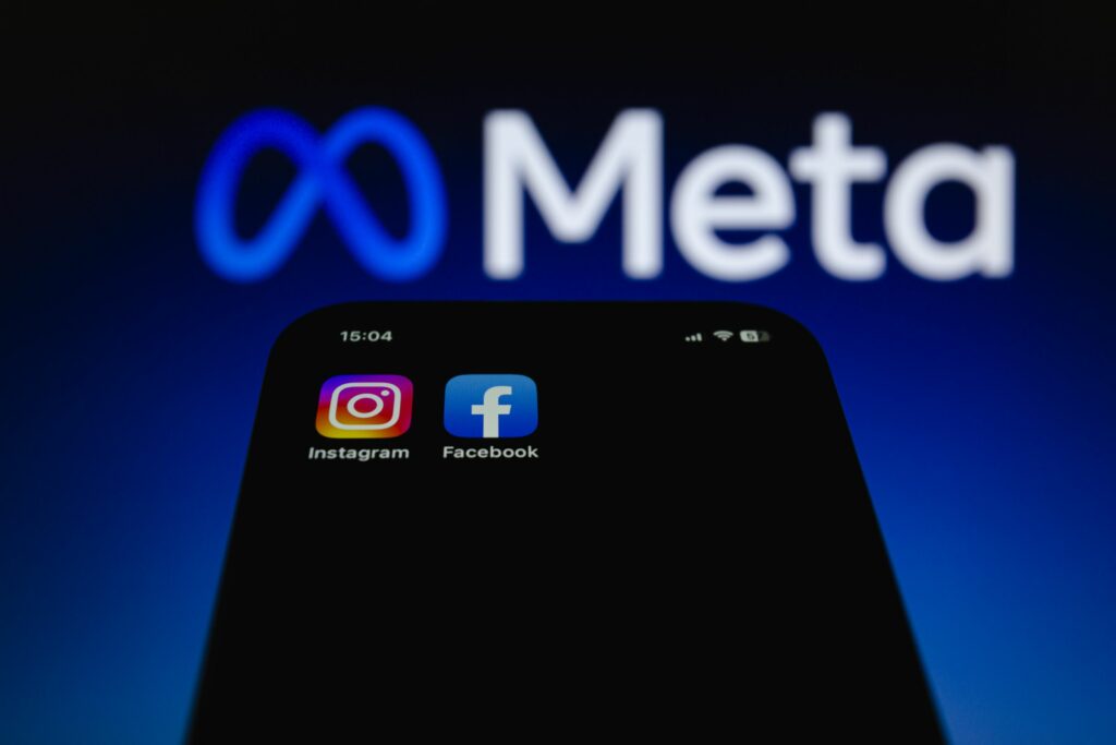 compania-mama-a-facebook-si-instagram-pregateste-mii-de-concedieri-pe-fondul-investitiilor-record-in-inteligenta-artificiala