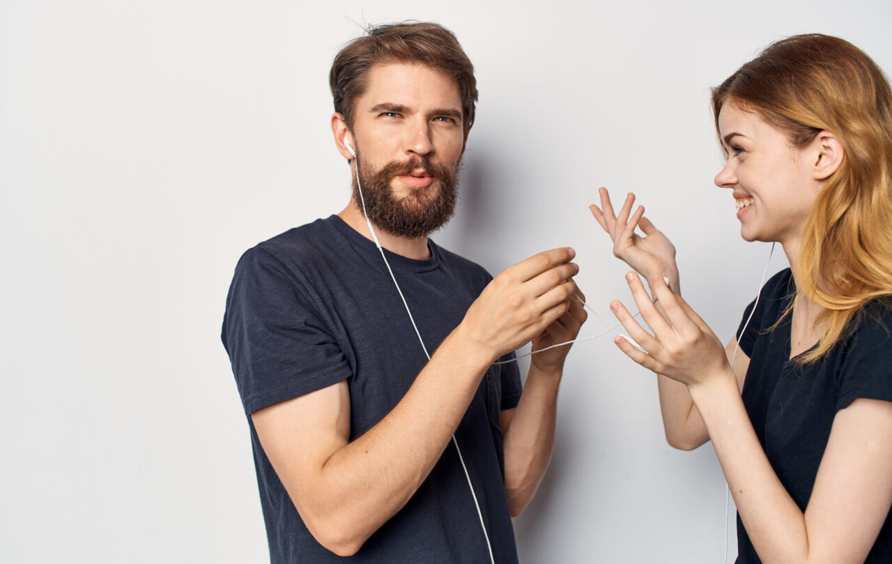 psihologii-spun-ca-intreruperea-constanta-a-conversatiilor-este-caracteristica-acestui-tip-de-persoana