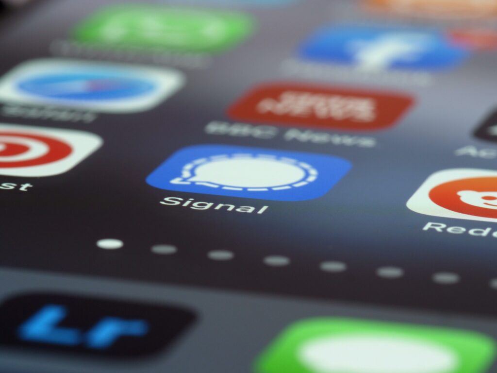 investigatie-cnn:-o-retea-globala-de-barbati-isi-impartaseste-metodele-de-drogare-si-viol-al-propriilor-sotii