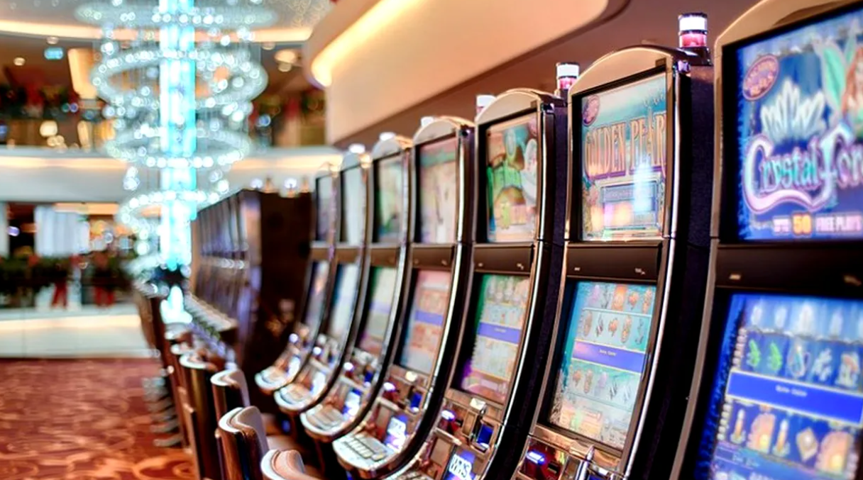 un-constructor-din-judetul-bihor-a-jucat-banii-de-casa-ai-clientului-la-pacanele,-iar-judecatorii-i-au-gasit-o-scuza