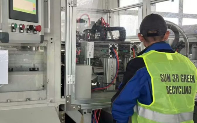 Românii vor avea în următorii 3-4 ani singura fabrică de panouri fotovoltaice