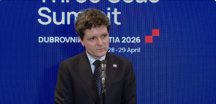 Nicușor Dan susține un lider politic pentru vorbitori în masă