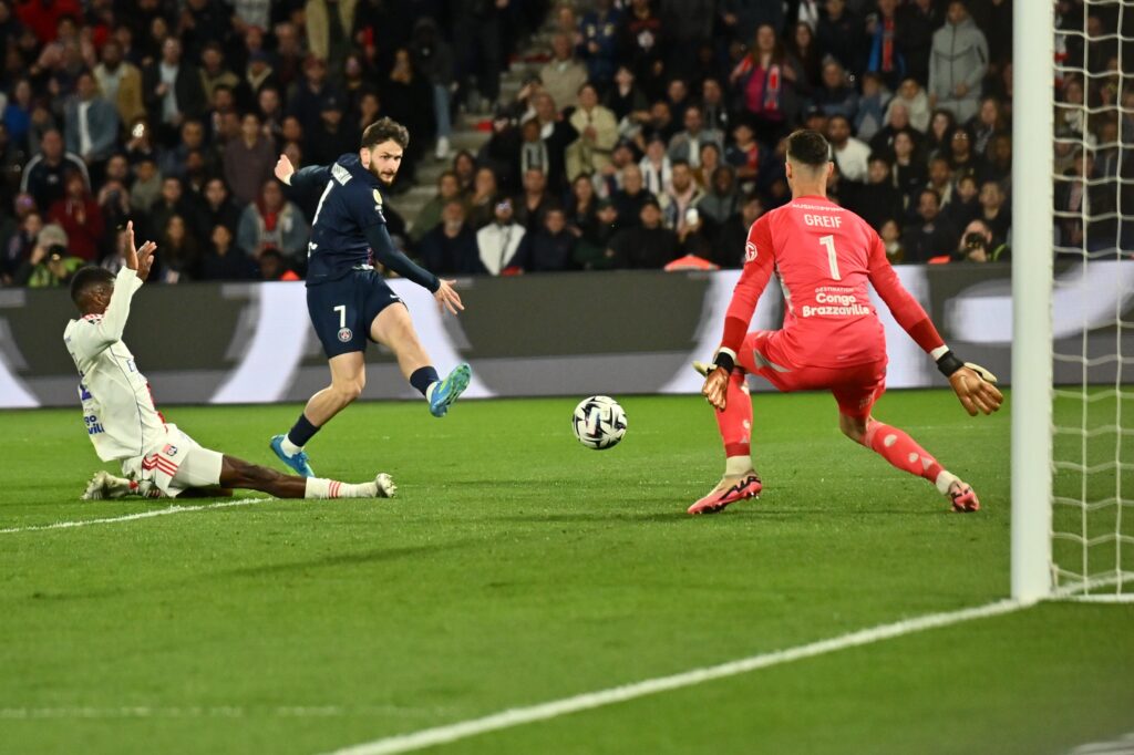 psg-invinge-pe-bayern-in-mansa-tur-din-semifinalele-champions-league,-un-meci-record-cu-9-goluri