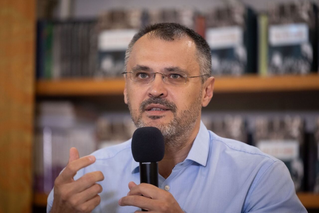 Cristian Ghinea afirmă că moțiunea de marți poate marca sfârșitul conflictului între pro-europeni și suveraniști reați