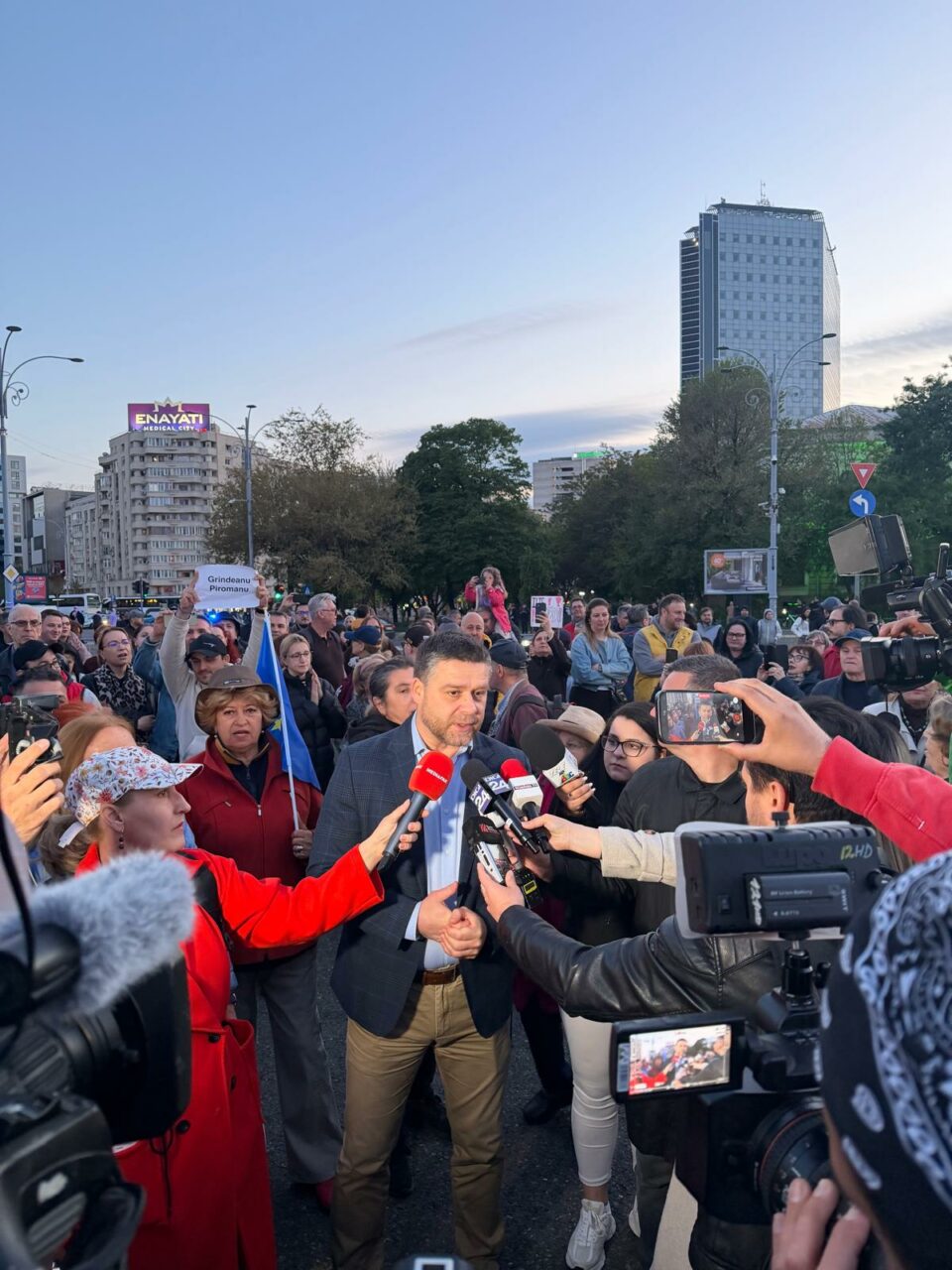 Ciprian Ciucu participă la manifestația din Piața Victoriei