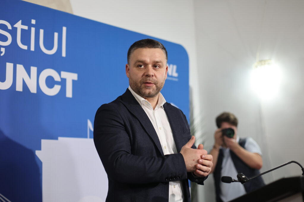 ciucu-il-ironizeaza-pe-grindeanu:-as-vrea-sa-l-vad-premier-cateva-luni.-a-mai-fost-fugarit-o-data-de-la-guvernare-de-populatie