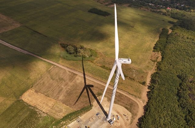 video-cel-mai-mare-parc-eolian-din-zona-moldovei,-cel-de-la-deleni-al-grecilor-de-la-ppc,-se-apropie-de-teste.-toate-turbinele-au-fost-deja-instalate