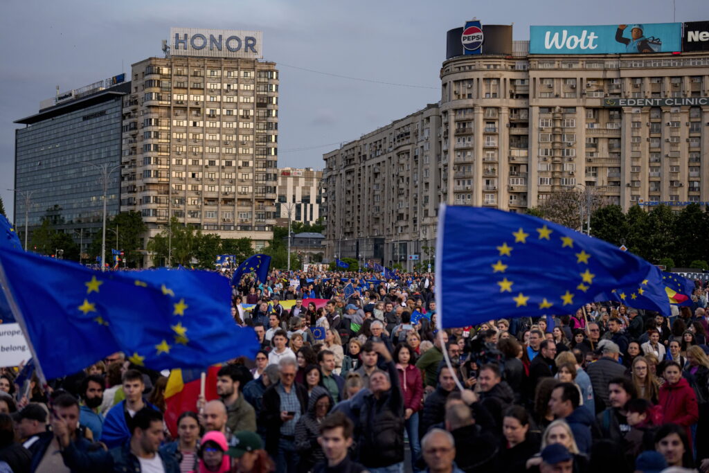 manifestatie-pro-ue-in-centrul-capitalei-de-ziua-europei,-cu-tema-un-singur-drum-europa.-mesajul-lui-tudor-chirila