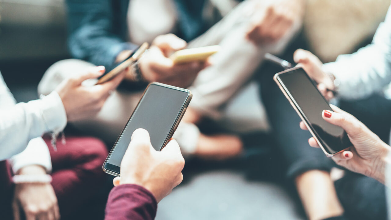 interdictia-telefoanelor-in-scoli-nu-aduce-note-mai-mari