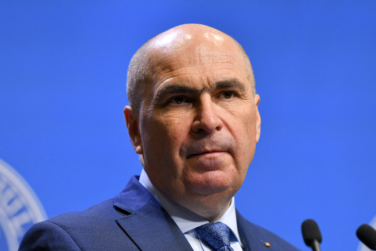 bolojan,-somat-de-sindicatul-din-guvern,-dupa-majorarile-de-la-romgaz-i-se-cere-acordarea-sumei-unice-de-15.000-de-lei