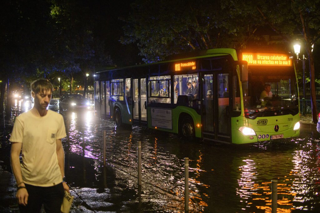 vremea-in-bucuresti:-averse,-vijelii-si-racire-brusca