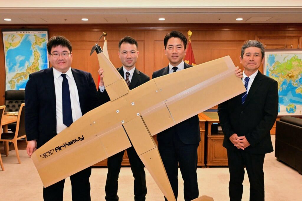 japonezii-lanseaza-drona-de-razboi-fabricata-din-carton.-este-pliabila-si-poate-fi-montata-in-cinci-minute