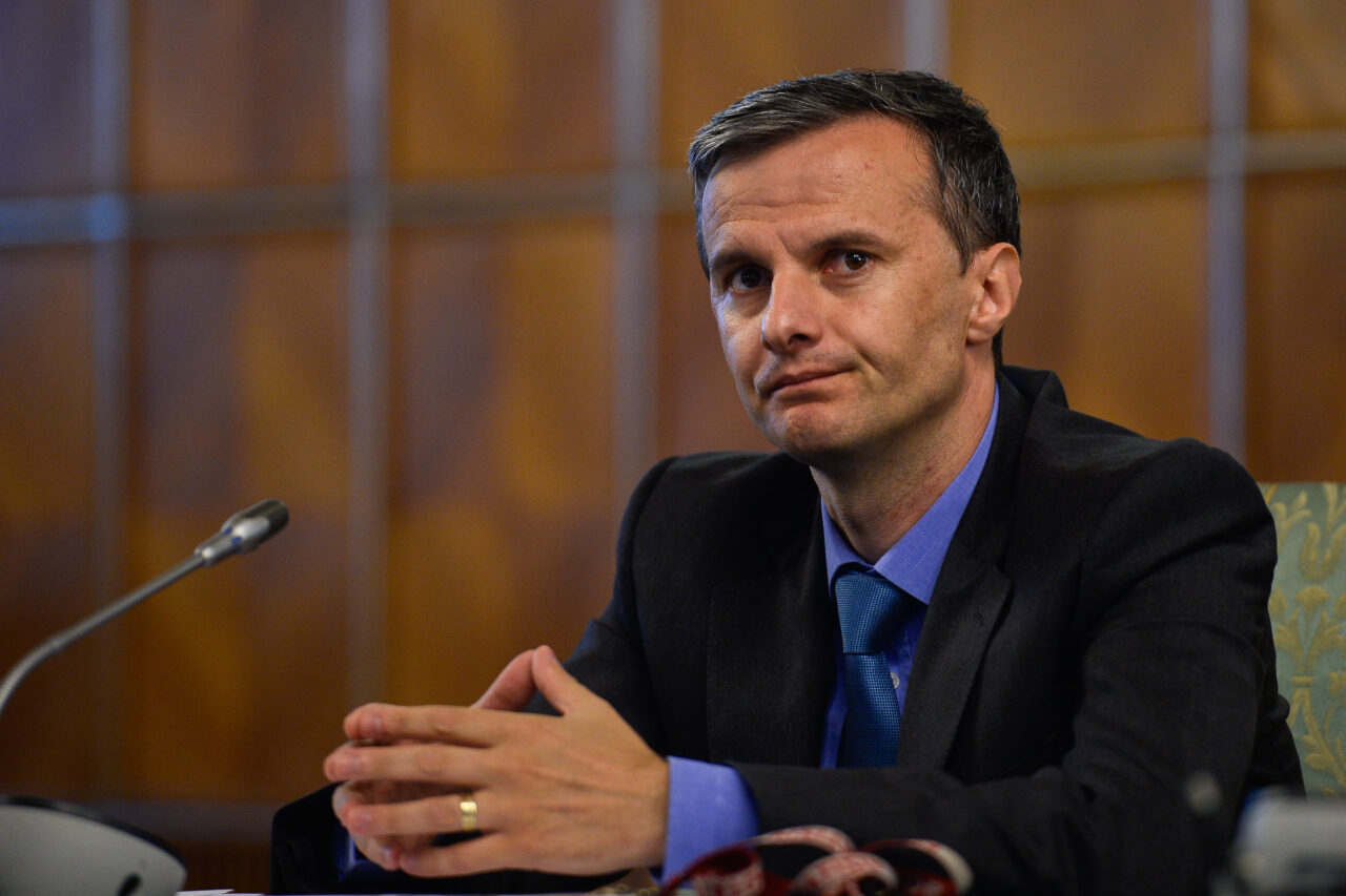 economistul-cristian-socol-a-observat-trei-noi-recorduri-negative-pentru-romania,-dupa-ce15-tari-din-ue-au-transmis-deja-datele-catre-eurostat