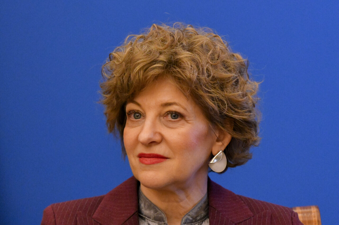 oana-gheorghiu-confirma-dezvaluirea-gandul-despre-emailurile-catre-adr-si-sts-in-care-se-interesa-daca-institutiile-vor-sa-cumpere-produsele-schwarz-digits.-spune-ca-nu-a-facut-trafic-de-influenta